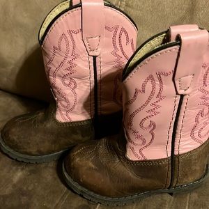 Size 4 girl smoky mountain boots.